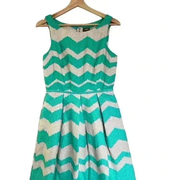Just Taylor Fit & Flare Sz 6 Pleated Dress  Chevron Jacquard Sleeveless Zip - Picture 1 of 6